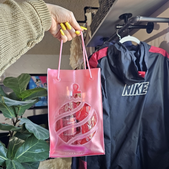 🏷️NEW Bath & Body Works Champagne Toast Holiday Gift Bag, Set of 4 Items - Picture 6 of 11